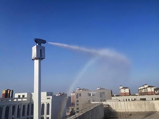 高压喷雾旋转雾桩：城市降尘与降温的“利器”